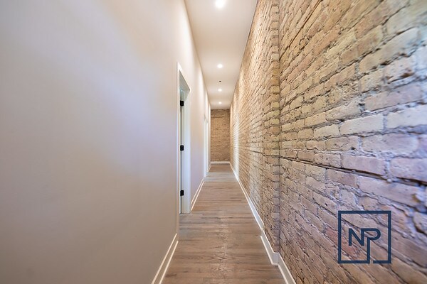 Foto del edificio - 5658 N Ridge Ave