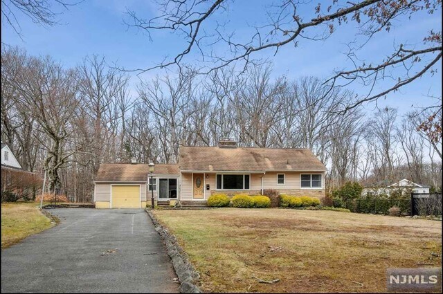 Primary Photo - 44 Lakeview Avenue