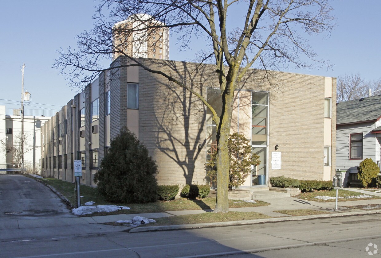 Foto principal - 1557 N Farwell Ave