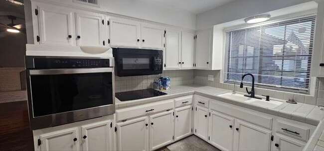 Foto del edificio - Clovis Oasis Stunning 4-Bed Home with Pool!