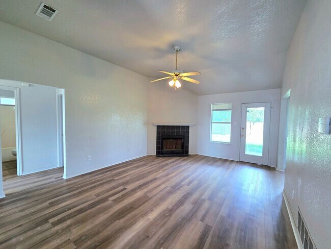 Foto del edificio - NEW FLOORS! 3bd/2ba in Killeen Tx