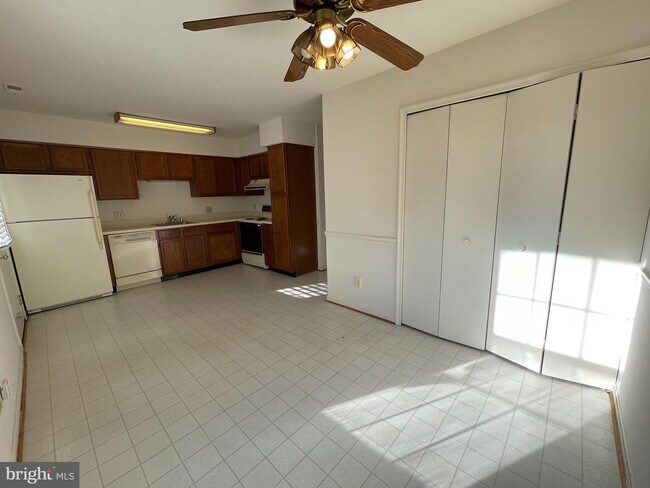 Foto del edificio - 5144 Bellehaven Ct