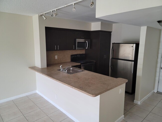 Foto del edificio - 3737 N Pine Island Rd