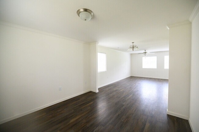 Foto del edificio - Like new construction 2 story home 4 bedro...