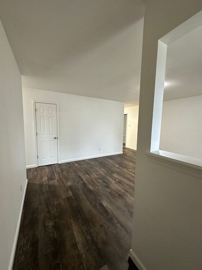 Building Photo - Kinkead Duplex