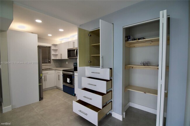 Building Photo - 1 br, 1 bath House - 8801 W Flagler St Apt...