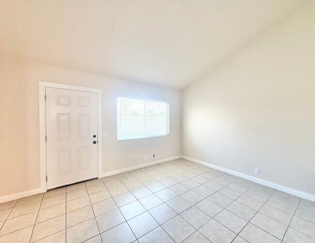 Foto del edificio - AVAILABLE NOW!! 2 Bedroom 1 Bathroom apartment in Palm Springs!