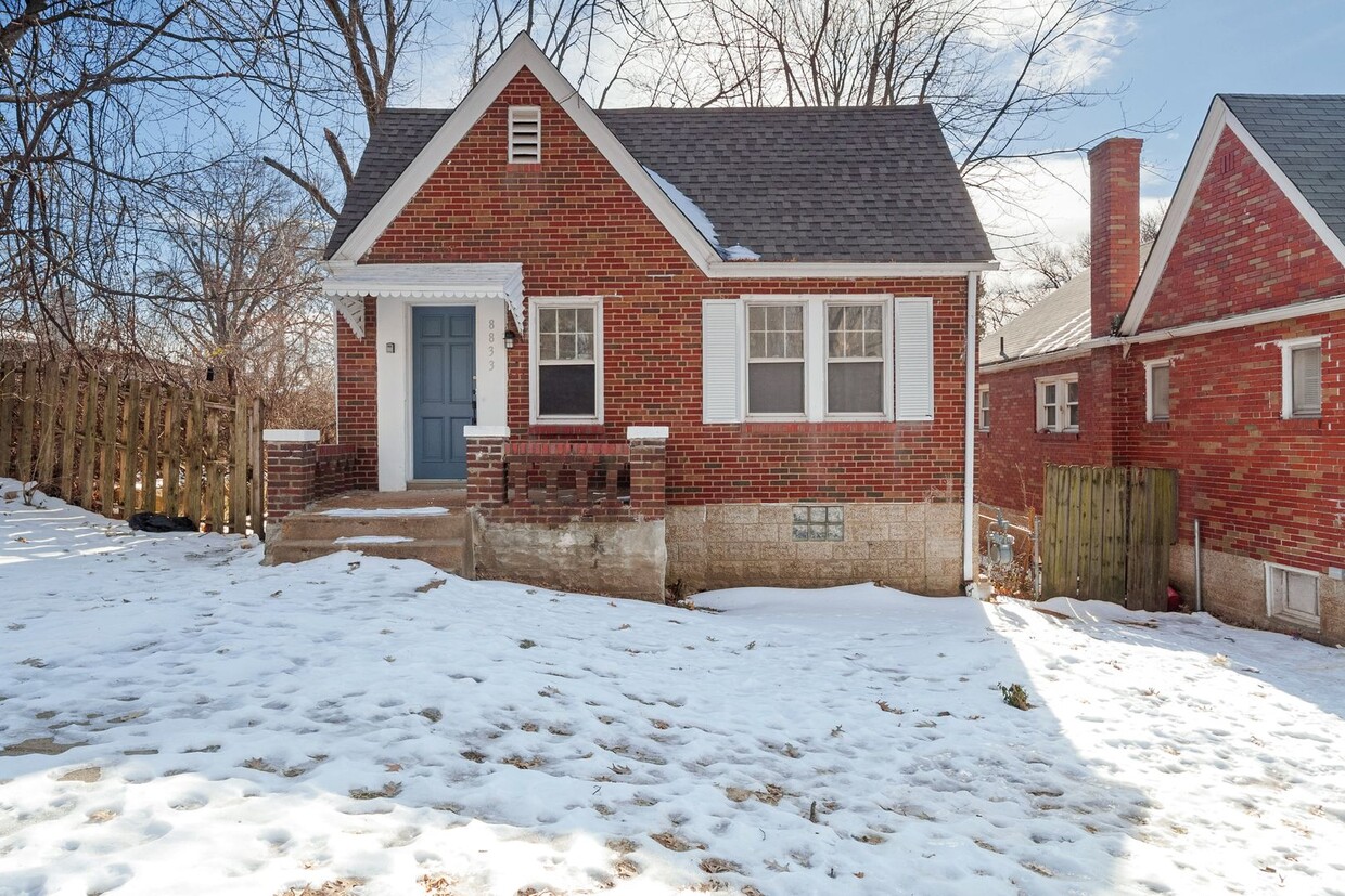 Primary Photo - Gorgeous 2 bedroom 1 bathroom Home off Qui...