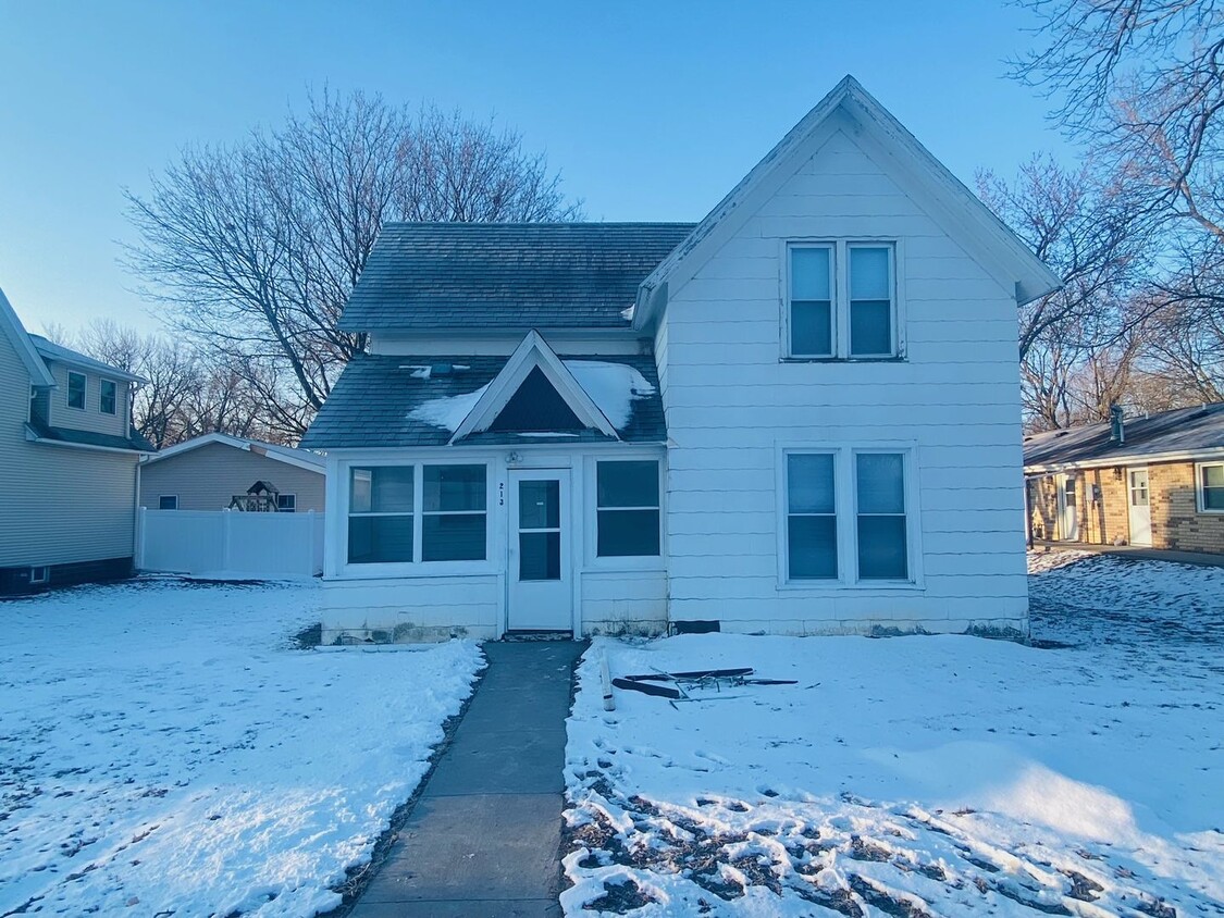 Foto principal - 3 bedroom house in Badger available now! $900