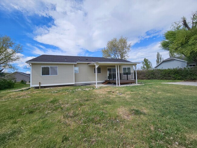 Foto del edificio - Beautifully Remodeled 4 Bed / 2 Bath Home in Stansbury Park