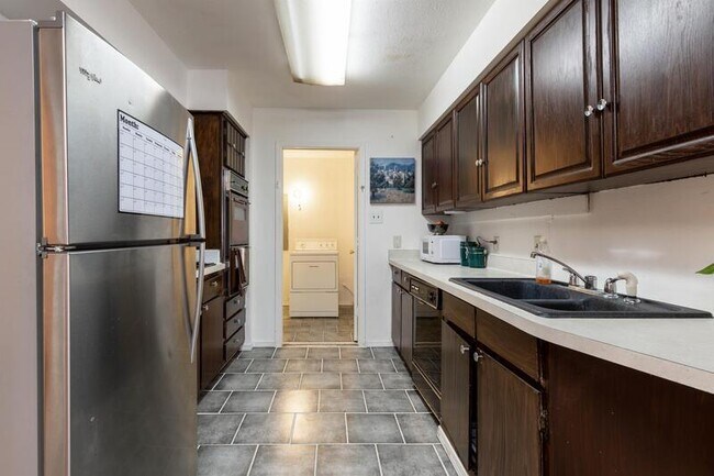 Building Photo - 1419 Winderemere Dr