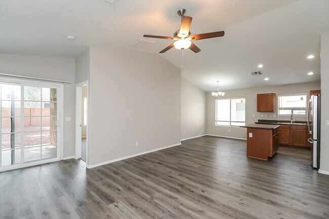 Foto del edificio - 4127 E Mica Rd