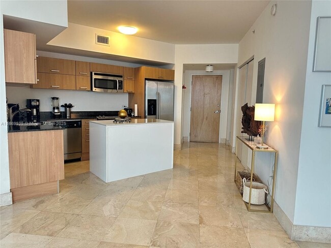 Foto del edificio - 350 S Miami Ave