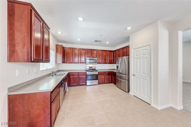 Building Photo - 708 Point Bluff St