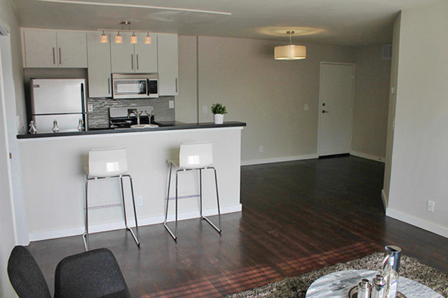 Dining Area - City Park View Apartments