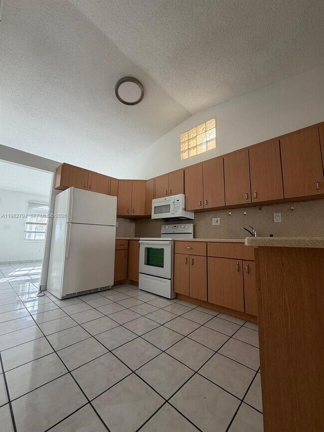 Building Photo - 5740 W 21st Ct