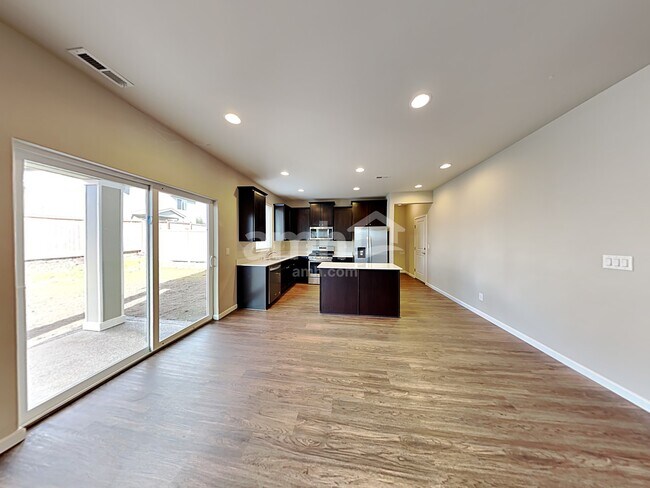 Foto del edificio - 1055 Riggs Dr E