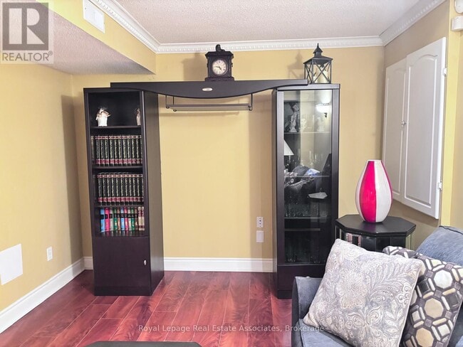 Building Photo - 79 Princess Valley Crescent