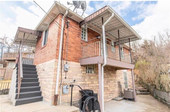 Foto del edificio - 225 Desdemona St