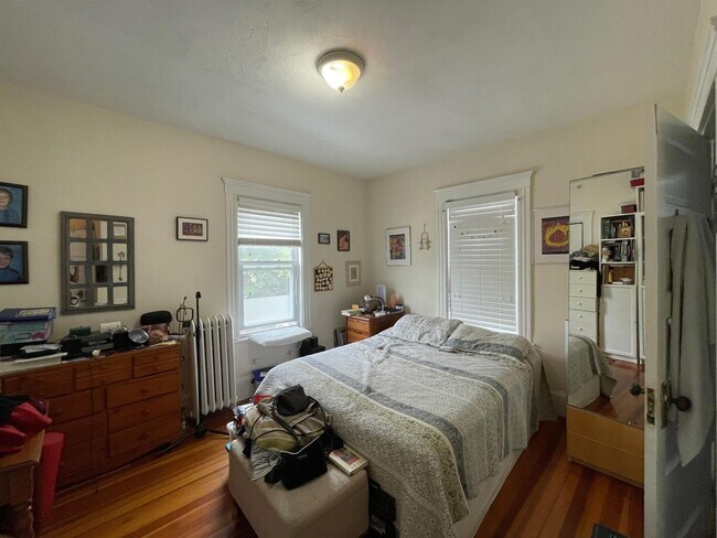 Foto del edificio - 183 Rindge Ave