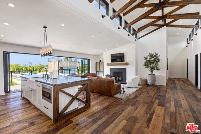 Foto del edificio - 6711 Wandermere Rd