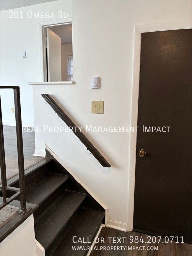 Foto del edificio - 201 Omega Rd