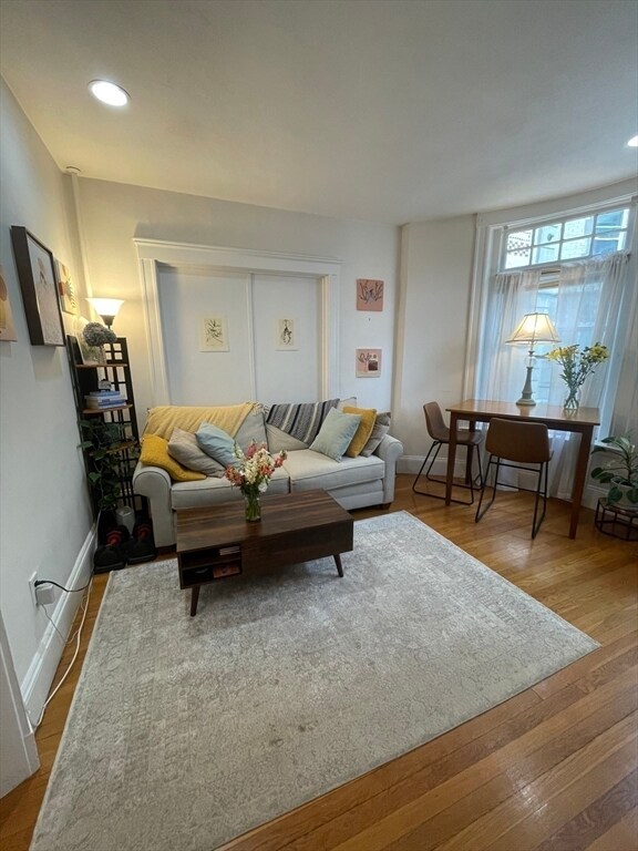 Foto del edificio - 1675 Beacon St