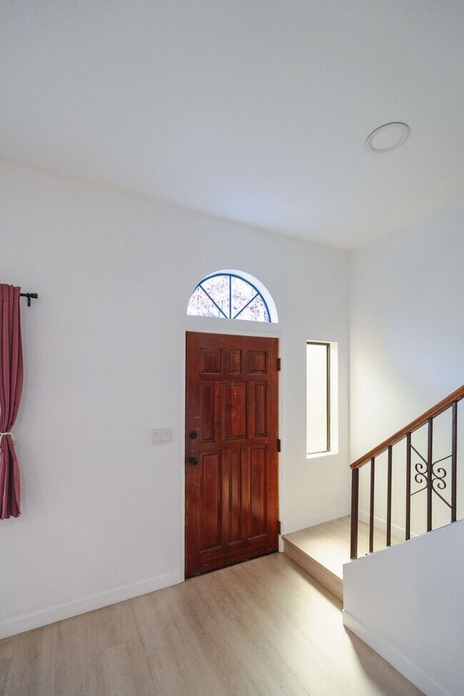 Foto del edificio - BEAUTIFUL 4 Bed 3 Bath unit