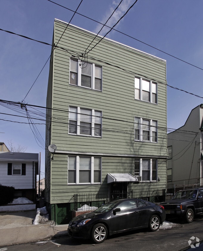 Primary Photo - 212 Myrtle Ave