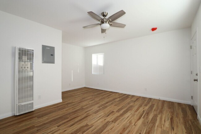 Building Photo - LB0167