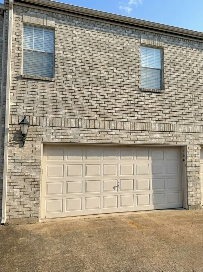 Foto del edificio - 3780 Tanglewilde St