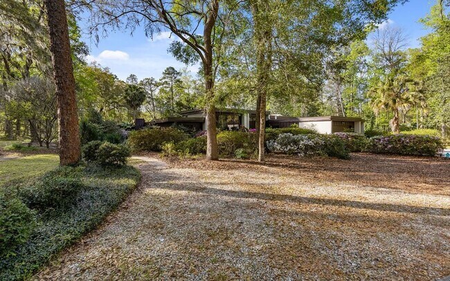 Foto del edificio - Mid-Century Modern Oasis on 5+ Acres – Pri...