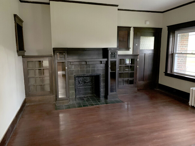 Building Photo - 4030 Helena Ave