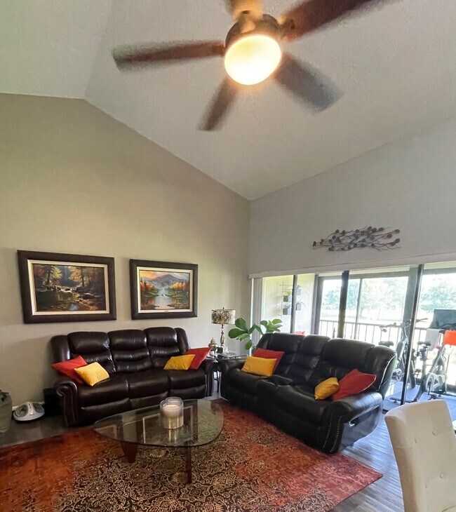 Building Photo - 5861 Parkwalk Dr