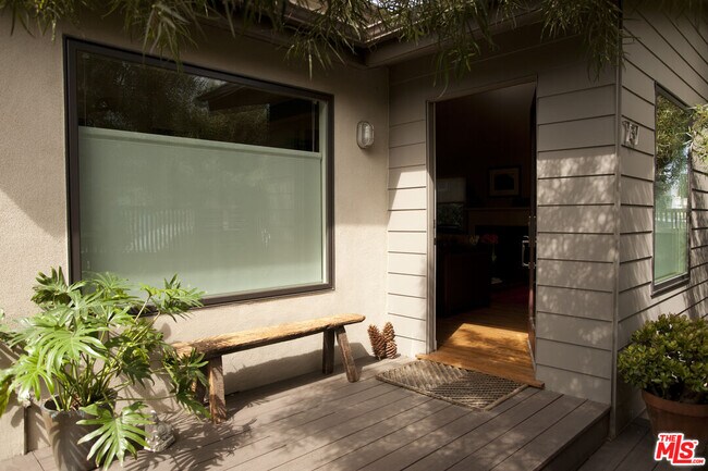 Building Photo - 737 Broadway St