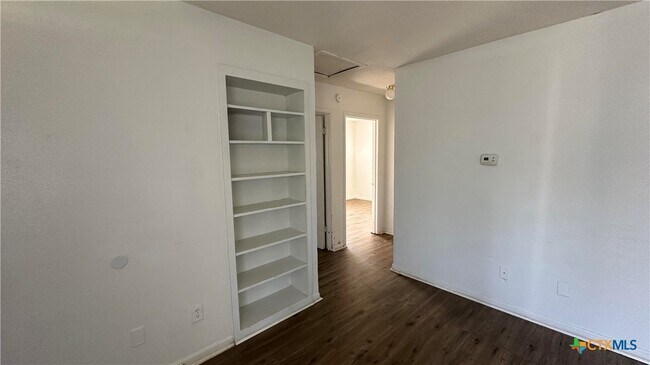 Foto del edificio - 218 E Valley Rd