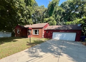Building Photo - 3000 Shady Pl