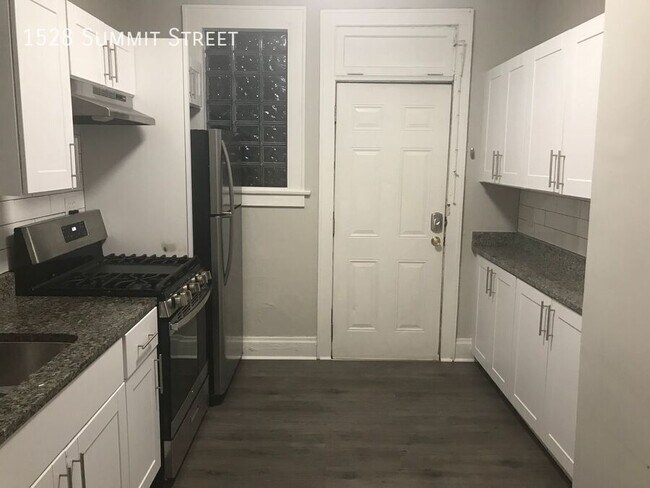 Foto del edificio - 1528 Summit St