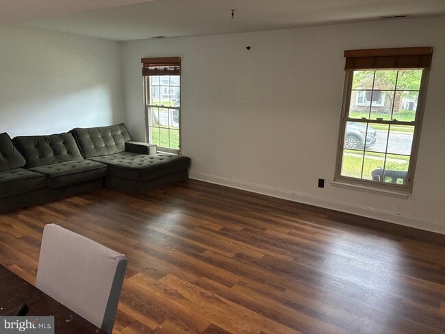 Building Photo - 20 Woodvale Dr