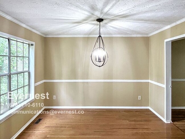 Building Photo - 4-Bedroom, 3.5-Bath Home in a Relaxing Nei...