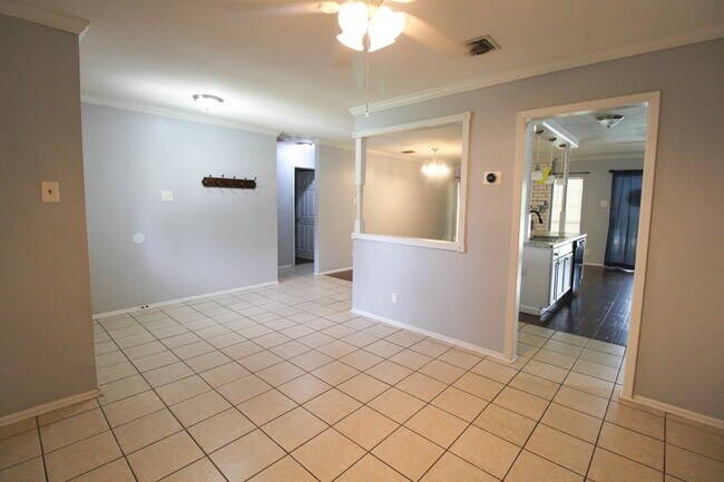 Building Photo - 10535 Breeds Hill Dr