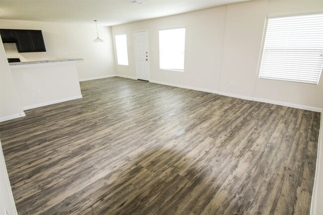 Foto del edificio - 6011 Peaceful Ridge Dr