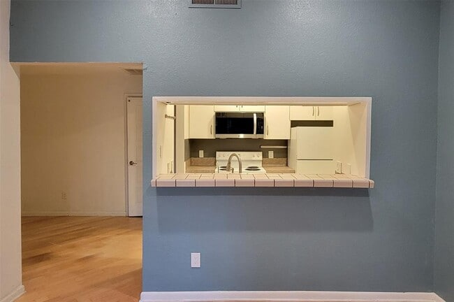 Building Photo - 3815 Menchaca Rd