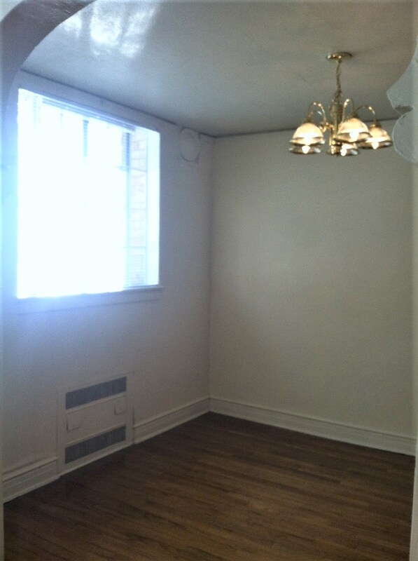 Building Photo - 1407 E 10th Ave