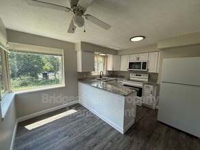 Building Photo - 1233 Lytle Ln