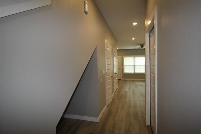 Building Photo - 2711 Vinson Rd
