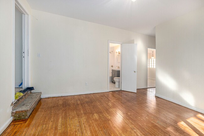 Building Photo - 154 College Ave NE