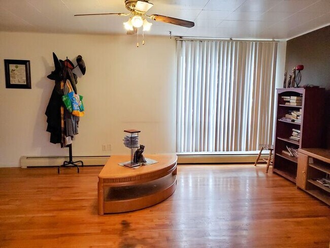 Building Photo - 1104 Ponderosa Dr