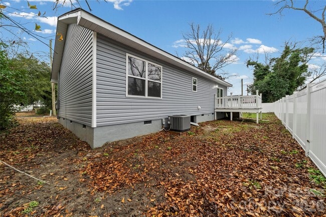 Foto del edificio - 109 Haddock Rd NW