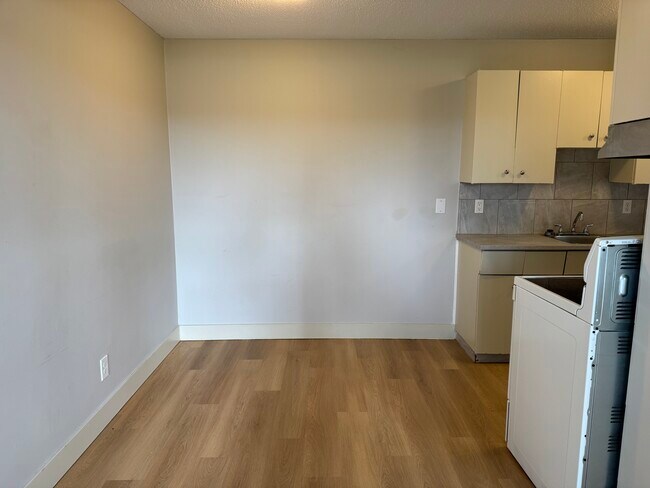 Photo du bâtiment - 2 Bed 1 Bath Unit in Edmonton, AB
